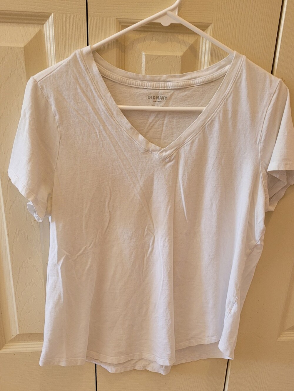 Old Navy Women's White V-Neck Short Sleeve Tee Size: LARGE